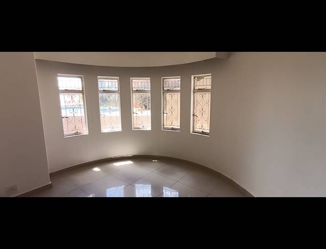 3 BEDROOM FLAT TO LET IN MORNINGSIDE